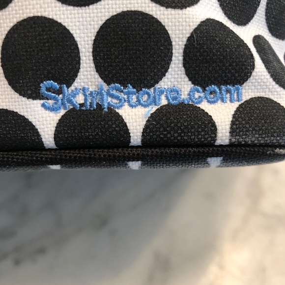 NEW SkinStore Polka Dot Toiletry Case - Picture 9 of 9